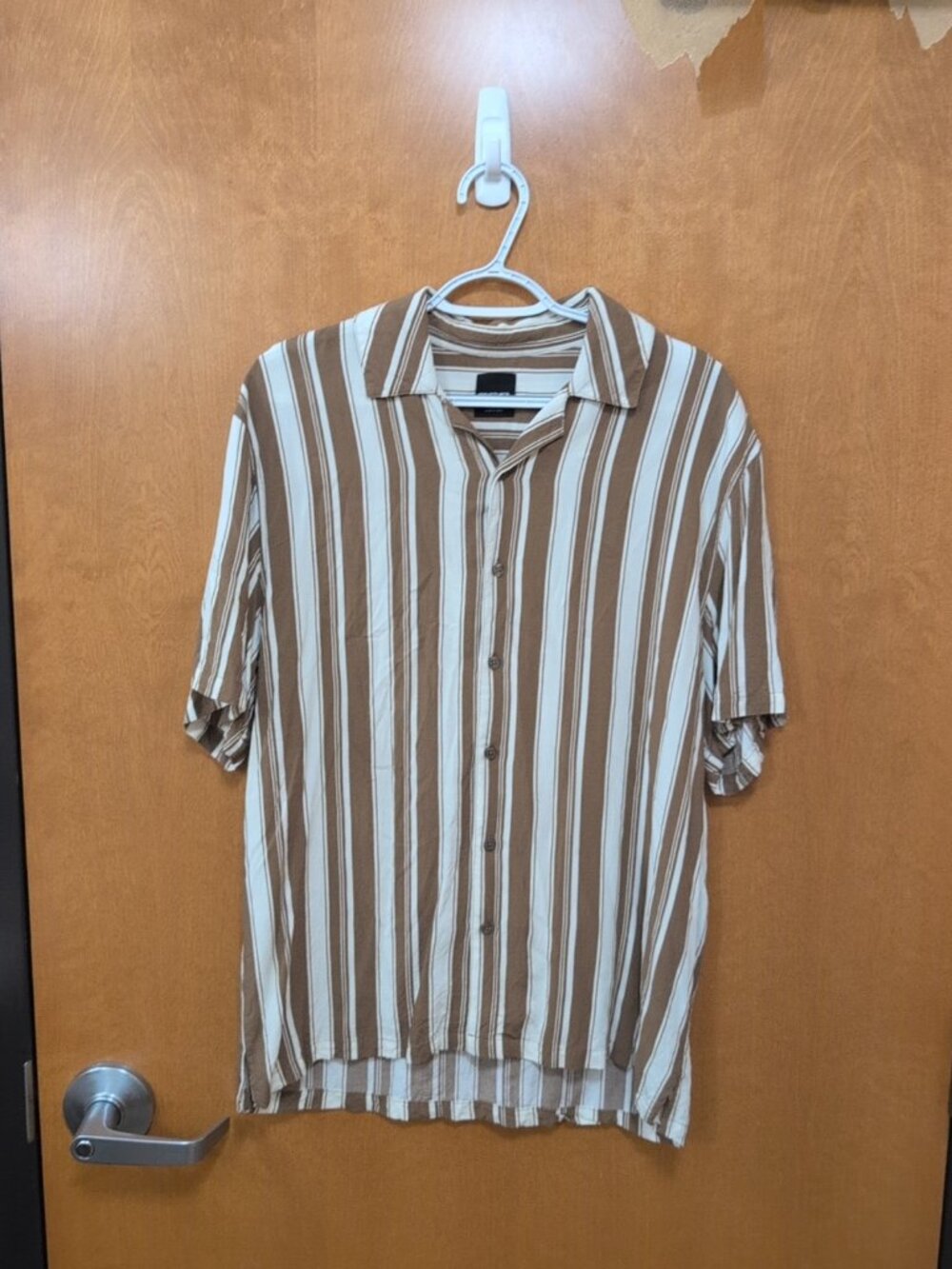 RSQ Mens Medium Brown White Striped Short Sleeve Button‎ Up Rayon Shirt